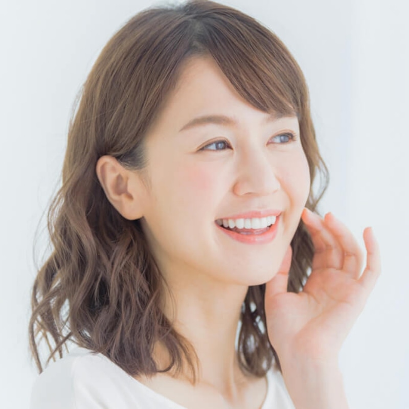 笑顔の女性の画像