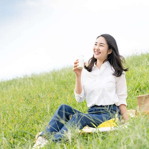 笑顔の女性の画像